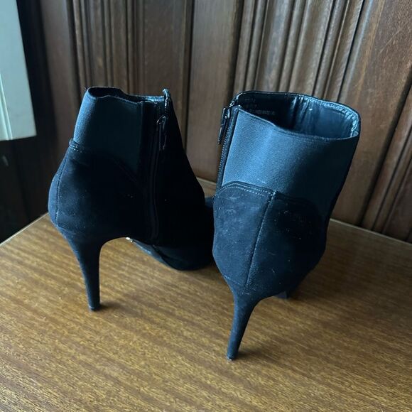 Thalia - Chic Black Heeled Boots - Picture 8 of 9